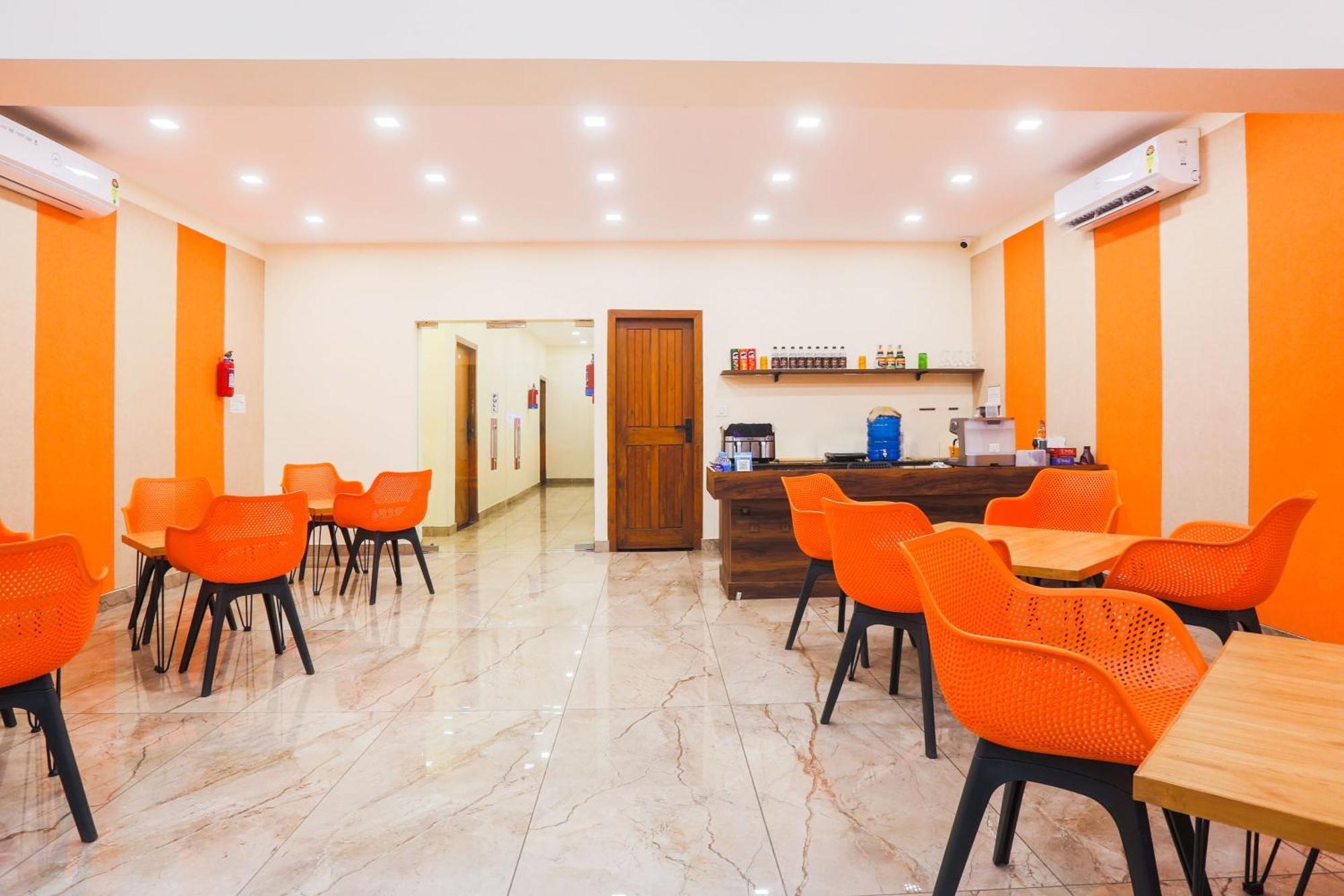 Super Townhouse Vikaspuri Hotell Delhi  Eksteriør bilde