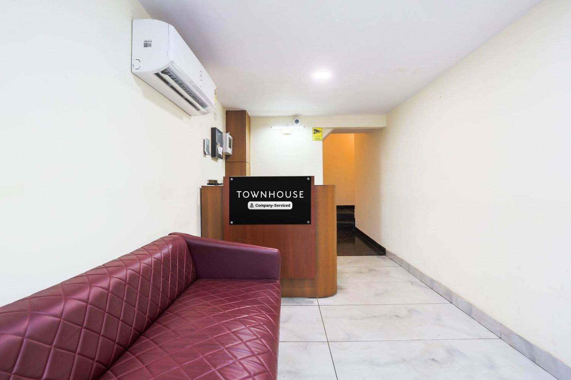 Super Townhouse Vikaspuri Hotell Delhi  Eksteriør bilde