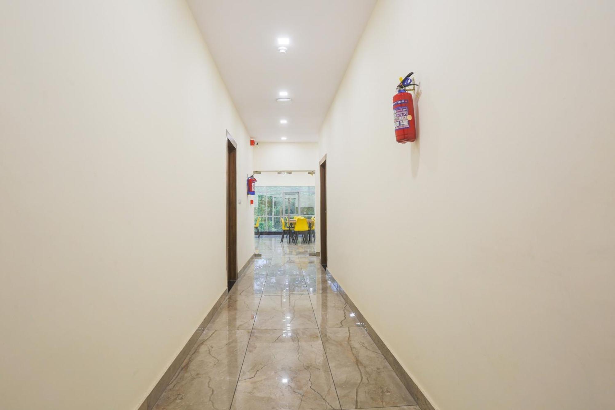 Super Townhouse Vikaspuri Hotell Delhi  Eksteriør bilde