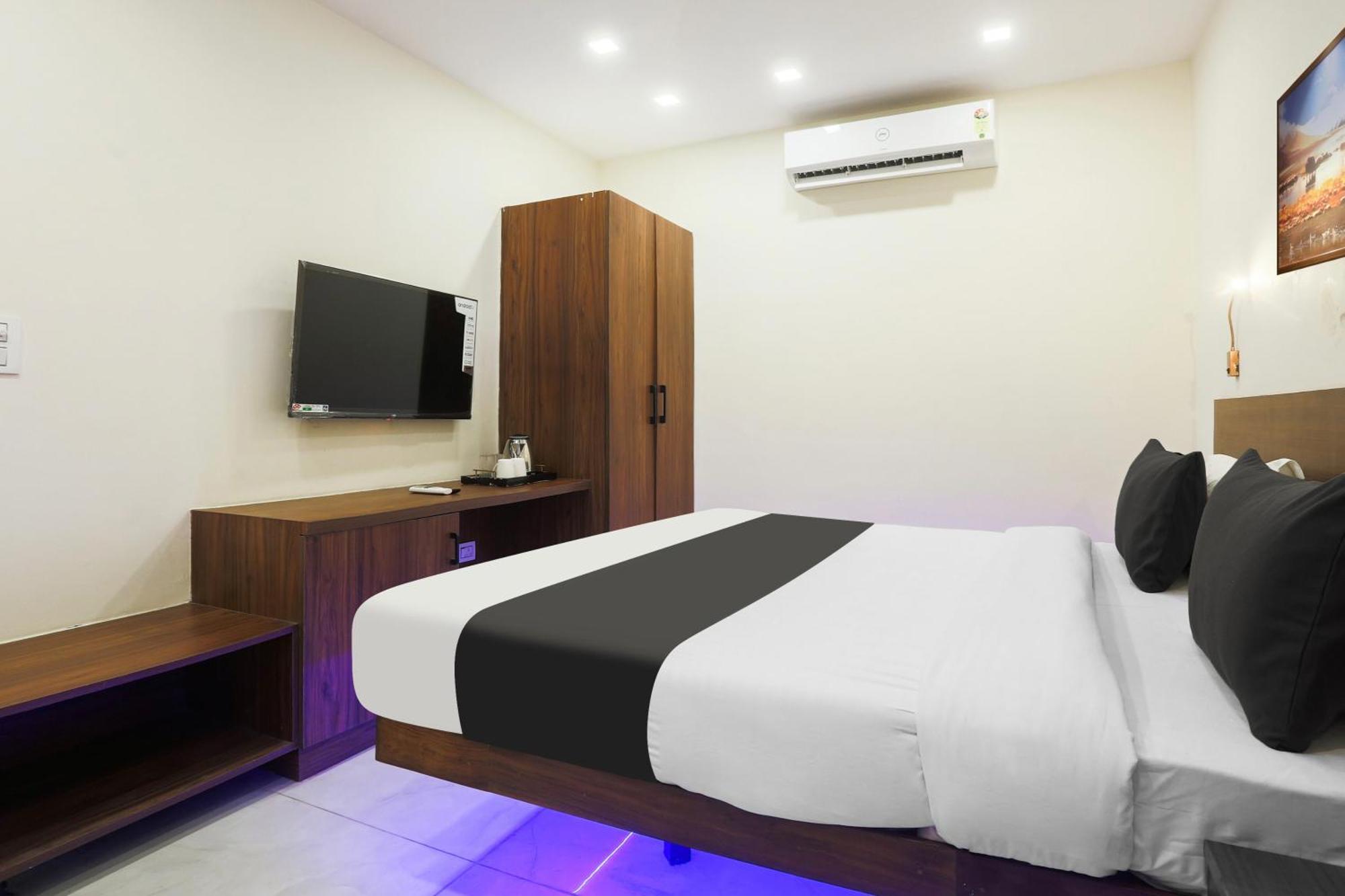 Super Townhouse Vikaspuri Hotell Delhi  Eksteriør bilde