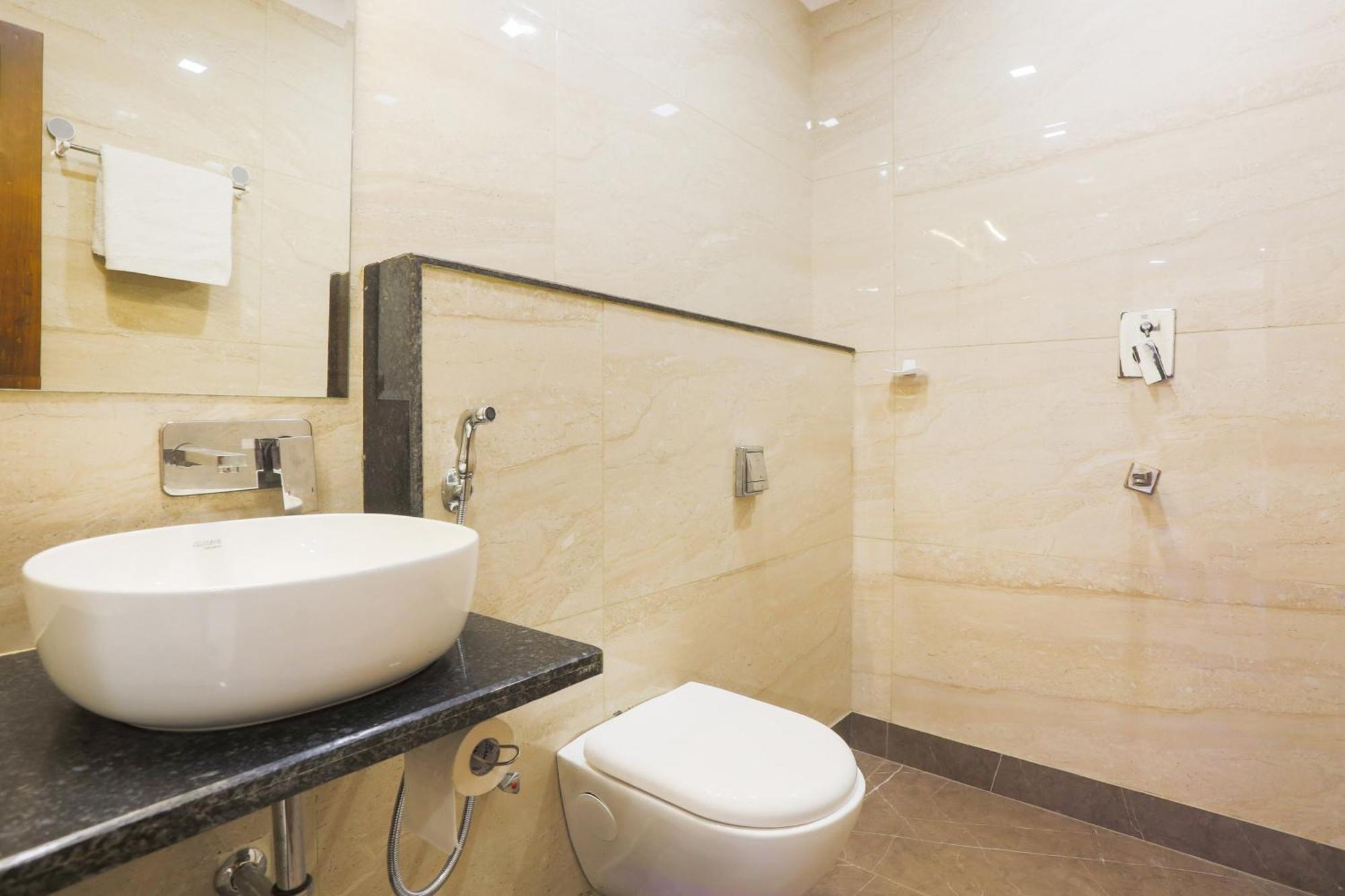 Super Townhouse Vikaspuri Hotell Delhi  Eksteriør bilde
