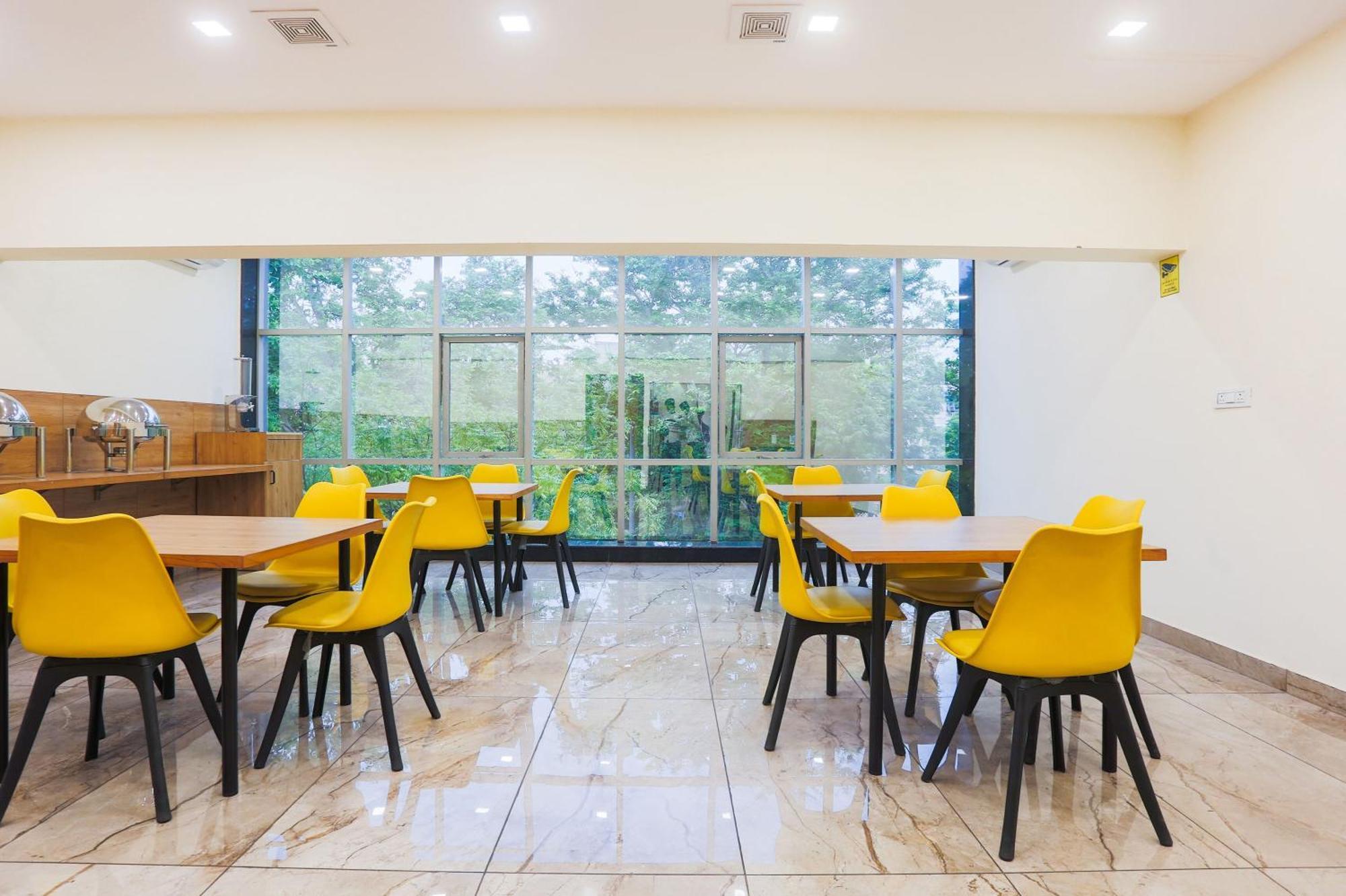 Super Townhouse Vikaspuri Hotell Delhi  Eksteriør bilde