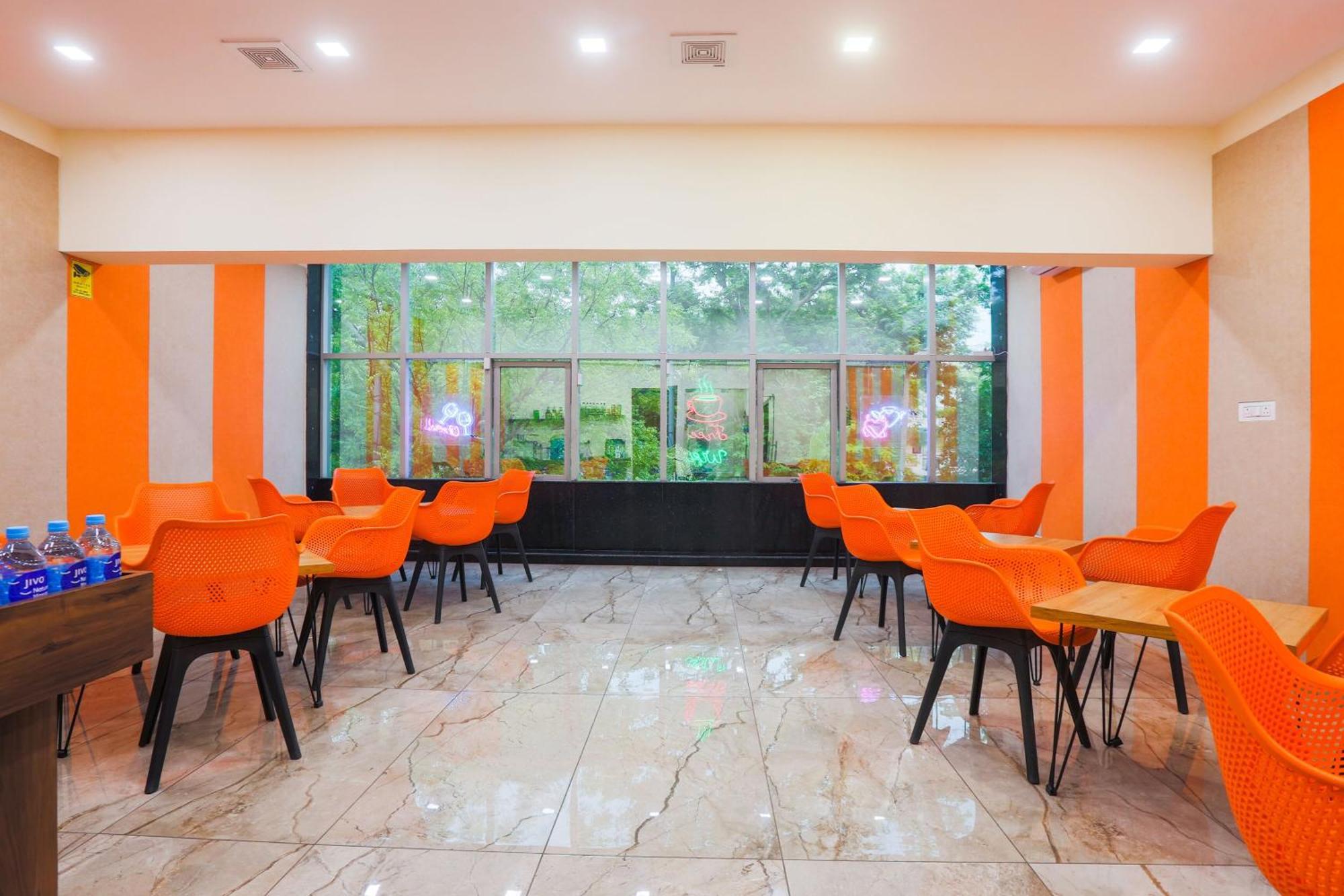 Super Townhouse Vikaspuri Hotell Delhi  Eksteriør bilde