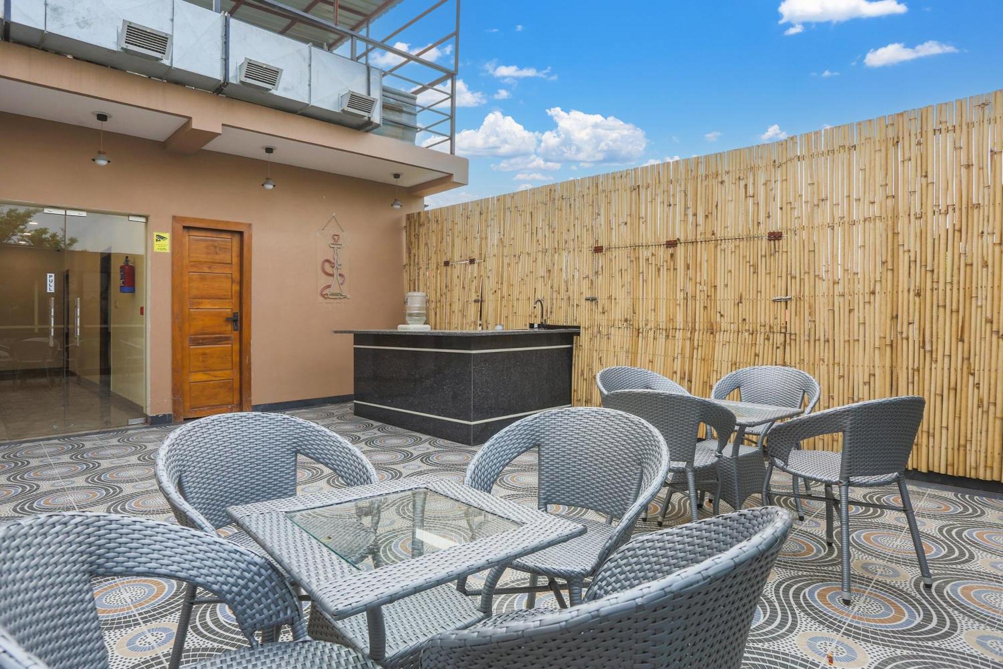 Super Townhouse Vikaspuri Hotell Delhi  Eksteriør bilde