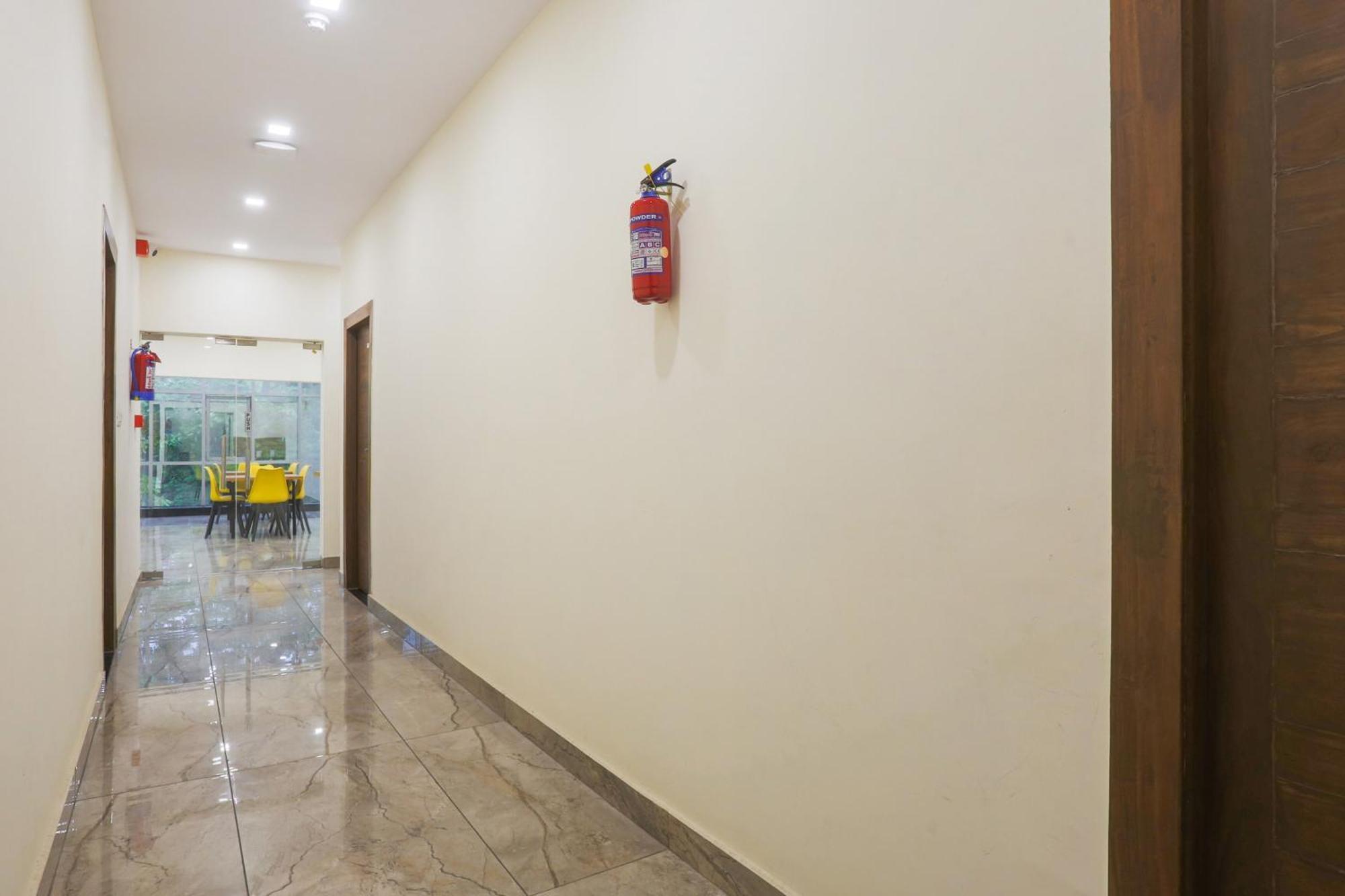Super Townhouse Vikaspuri Hotell Delhi  Eksteriør bilde