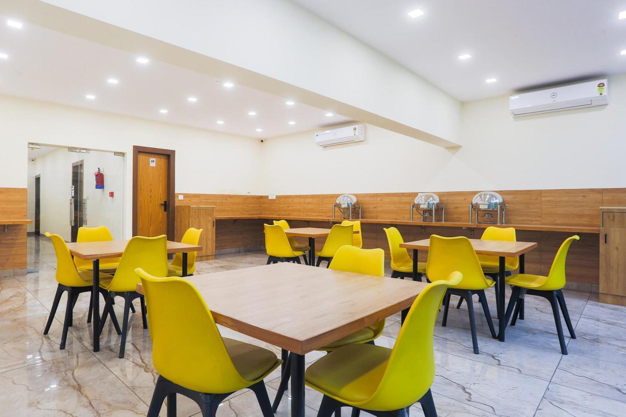 Super Townhouse Vikaspuri Hotell Delhi  Eksteriør bilde