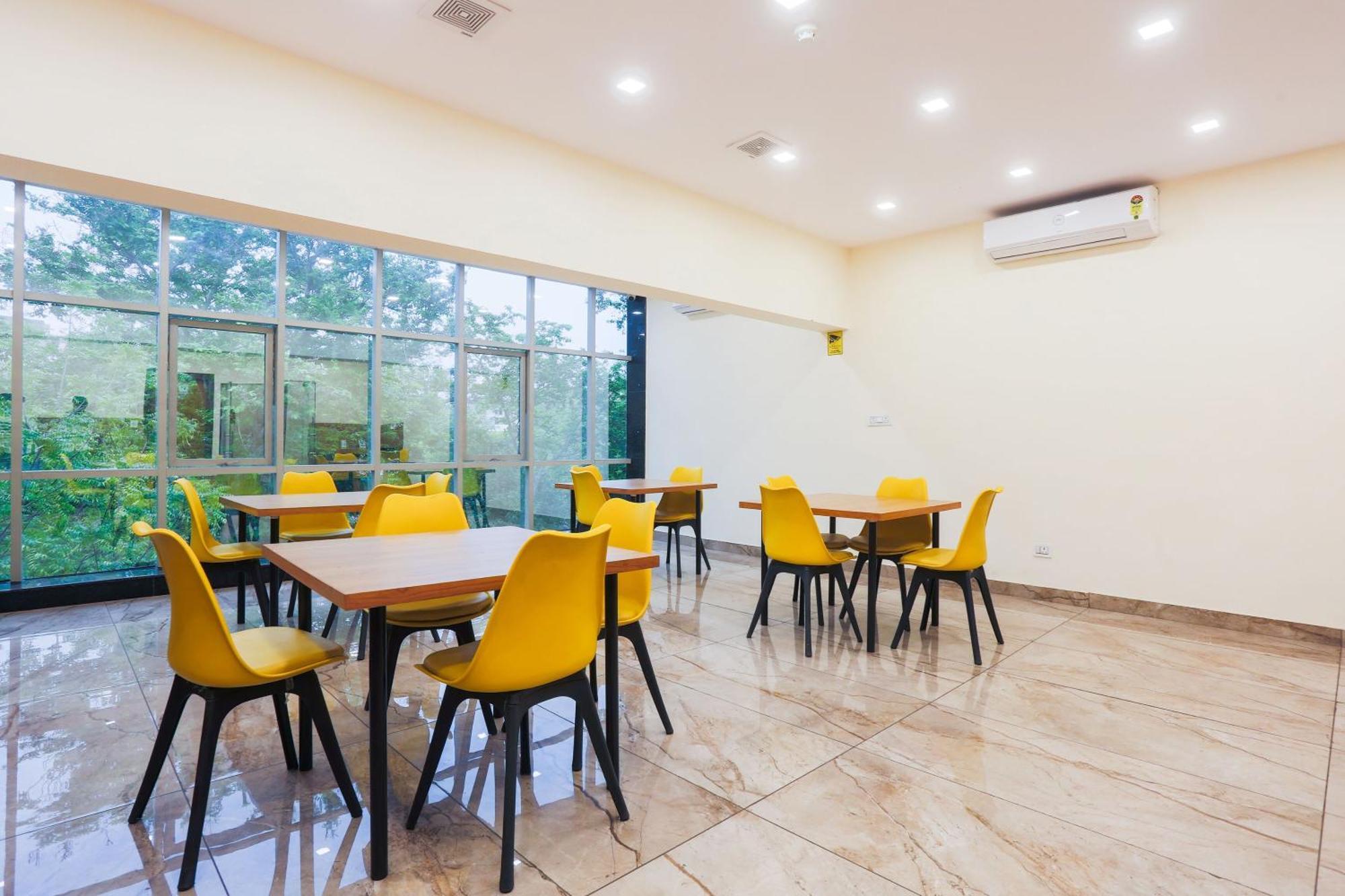 Super Townhouse Vikaspuri Hotell Delhi  Eksteriør bilde