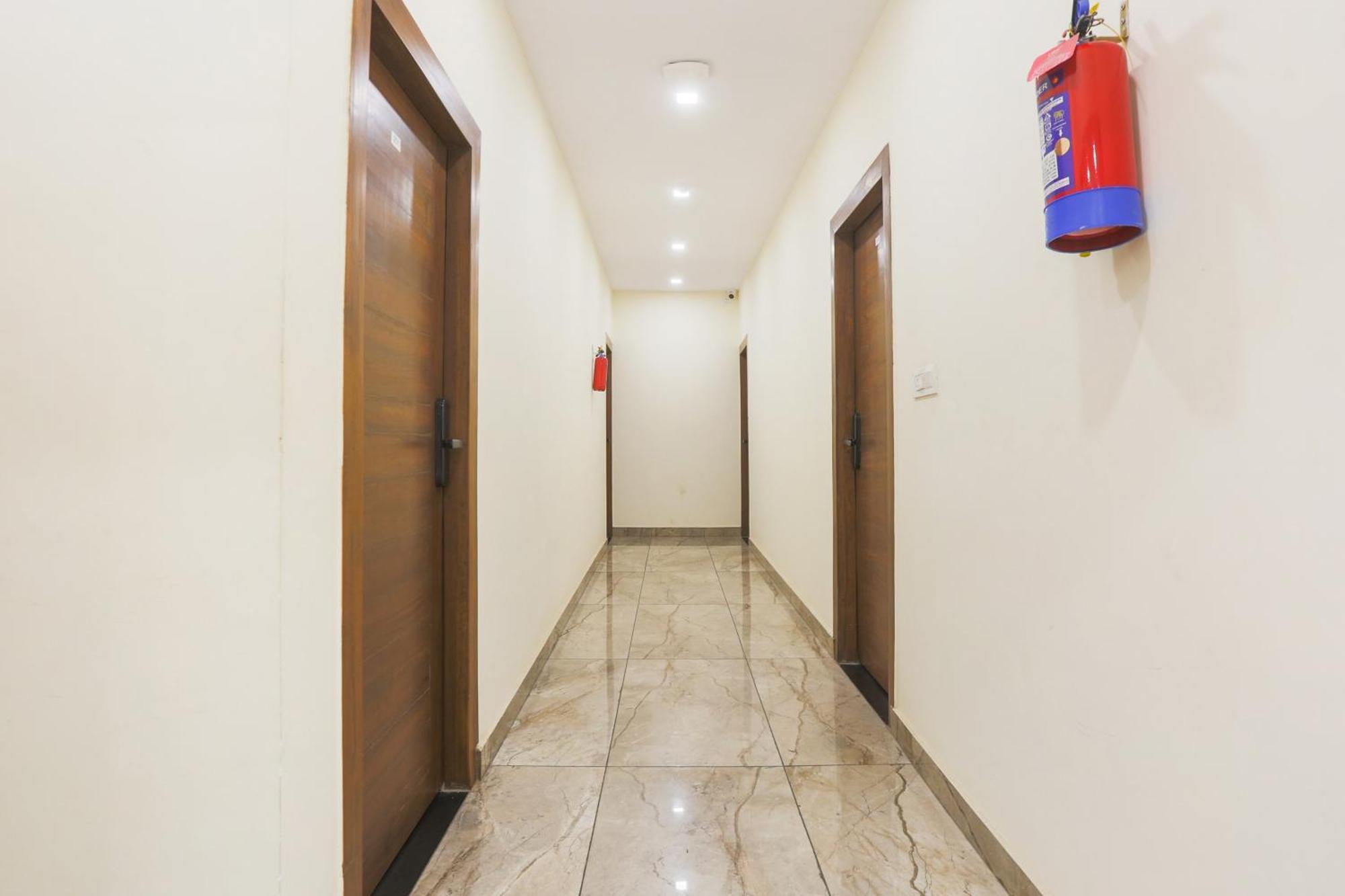 Super Townhouse Vikaspuri Hotell Delhi  Eksteriør bilde